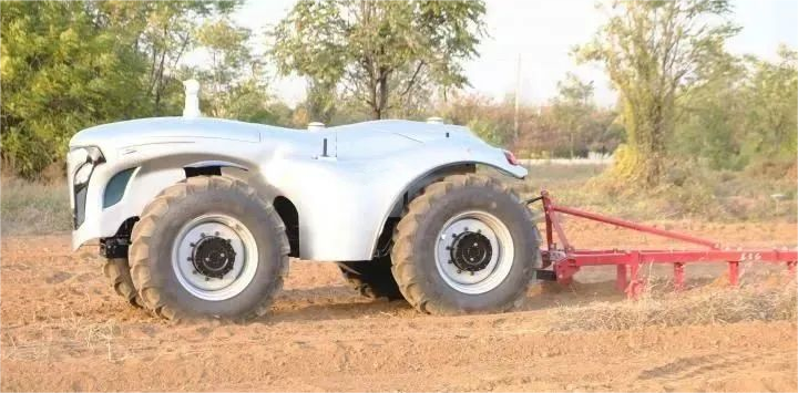 La tendenza allo sviluppo del trattore agricolo senza pilota